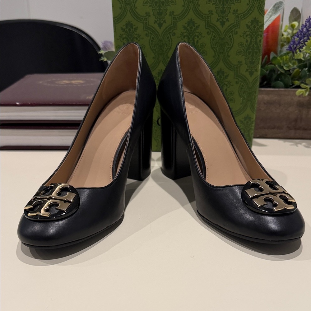 Tory Burch Janey Black Leather Block Heel Pumps - Picture 4 of 12